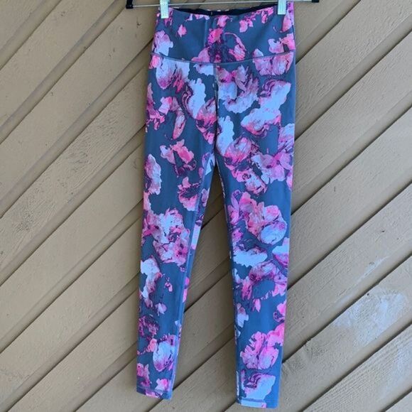 Victoria’s Secret Sport Knockout Grey & Pink Floral Leggings - Picture 1 of 5